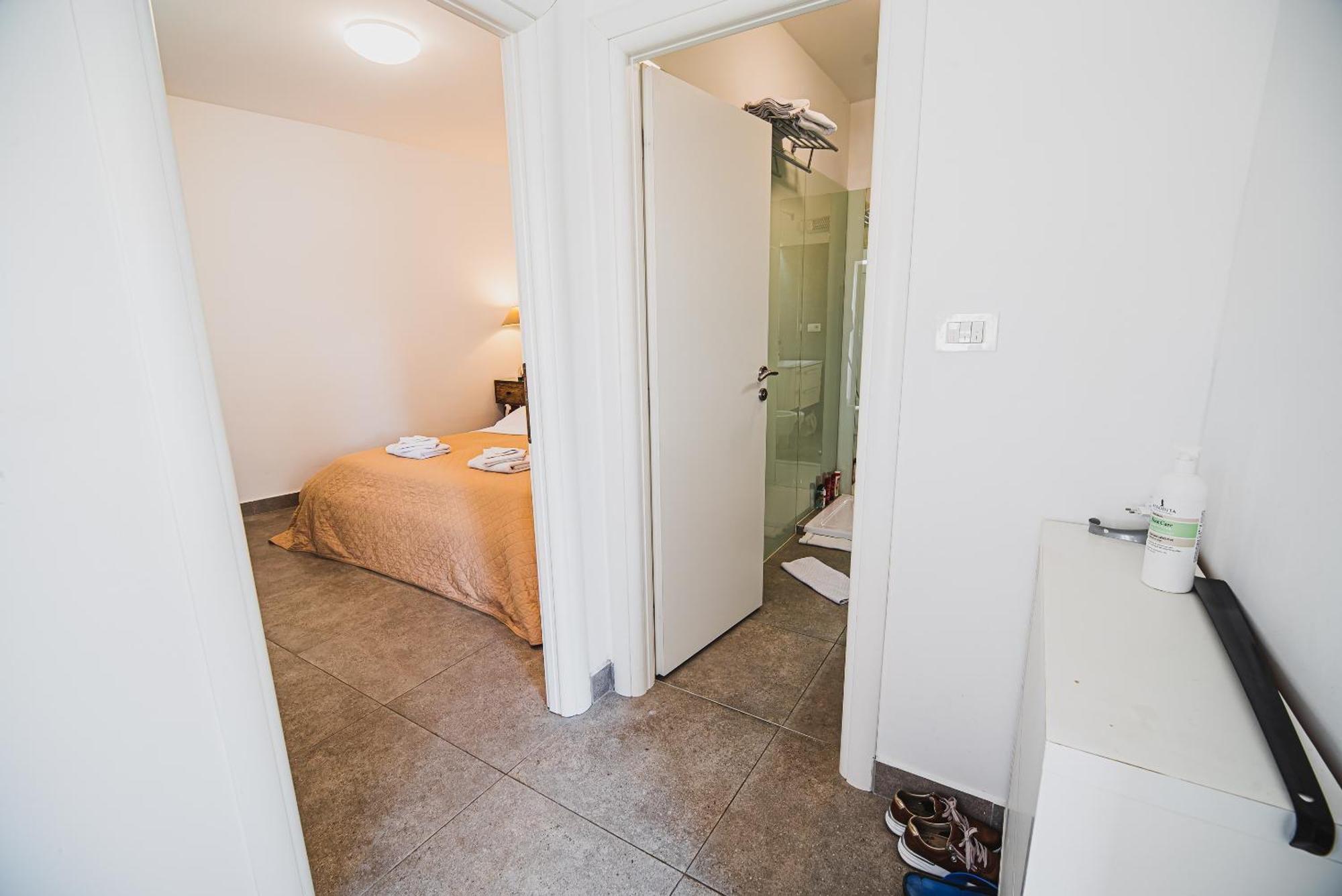 Downtown Luxury Apartments With Hot Tub Vodice Cameră foto