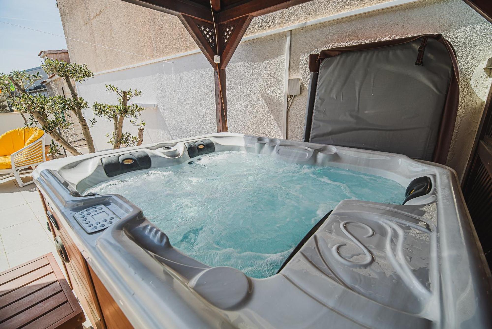 Downtown Luxury Apartments With Hot Tub Vodice Cameră foto