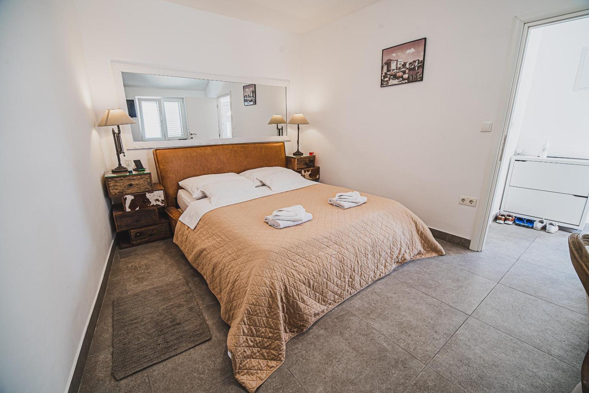 Downtown Luxury Apartments With Hot Tub Vodice Cameră foto